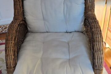 PROUTĚNÉ KŘESLO S POLSTROVÁNÍM