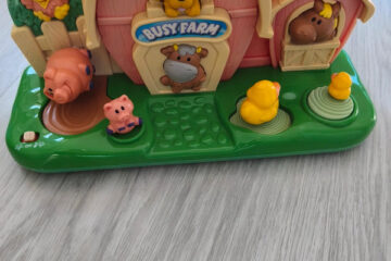 Interaktivní hračka Rušná farma