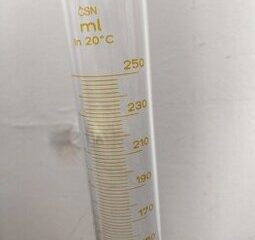 Odměrný válec laboratorní se stupnicí skleněný vysoký, 250 m