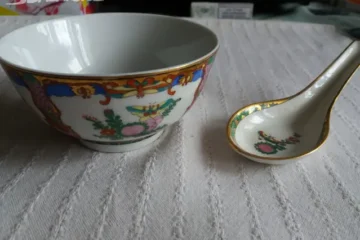 Krásná čínská porcelánová miska se lžičkou