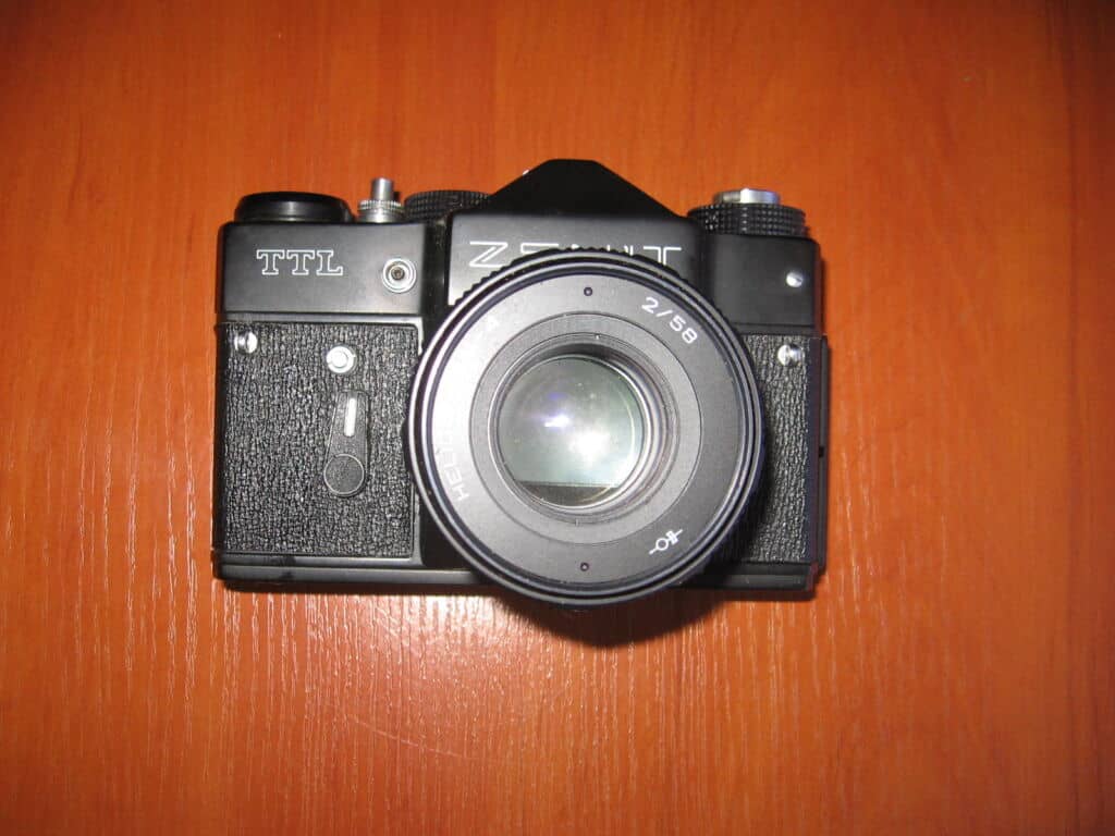 Fotoaparát Zenit TTL na prodej v bazaru.