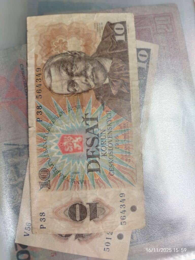 Bankovky 5000 a 200 Kč, nové a nepoužité, vhodné do sbírky nebo na výměnu.