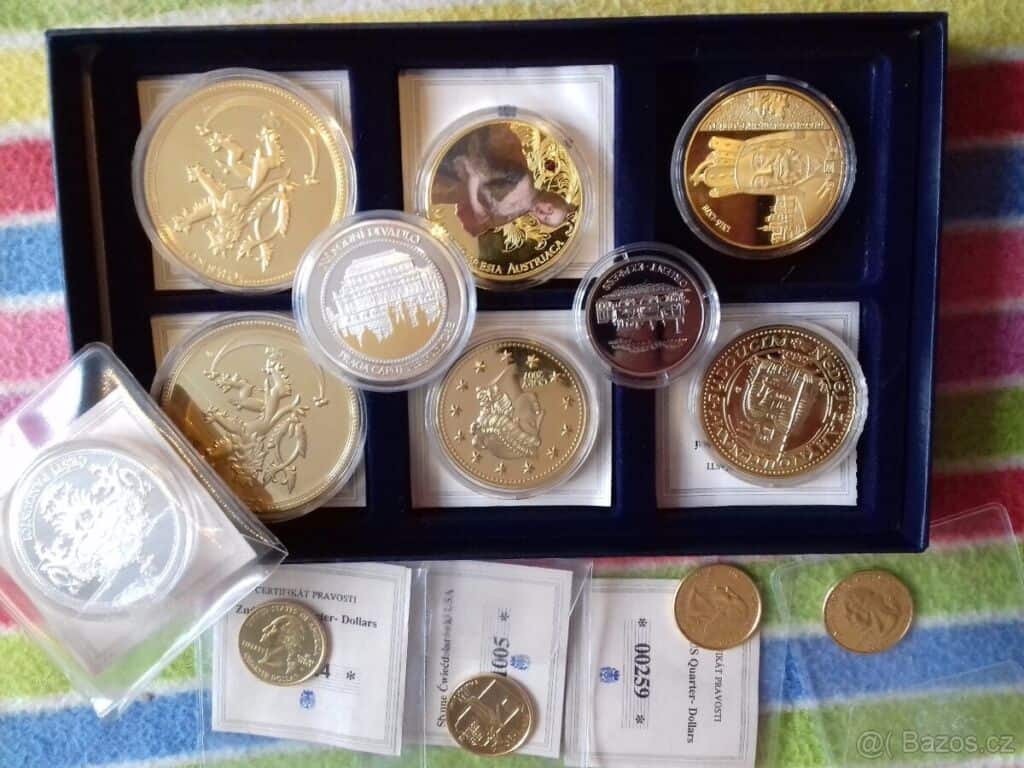 Pamětní mince s motivy a nominální hodnotou 5000 Kč.