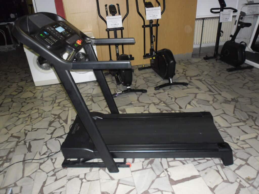 Běžecký pás Domyos T540C pro domácí fitness, s ovládacím panelem a nastavitelným sklonem. Ideální pr.