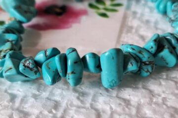 NÁRAMEK Z MINERÁLU – TYRKENIT, dárkově zabalený