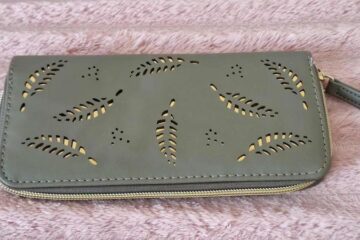 SOUPRAVA –  PENĚŽENKA A ŠÁTEK ZLATÉ LÍSTKY