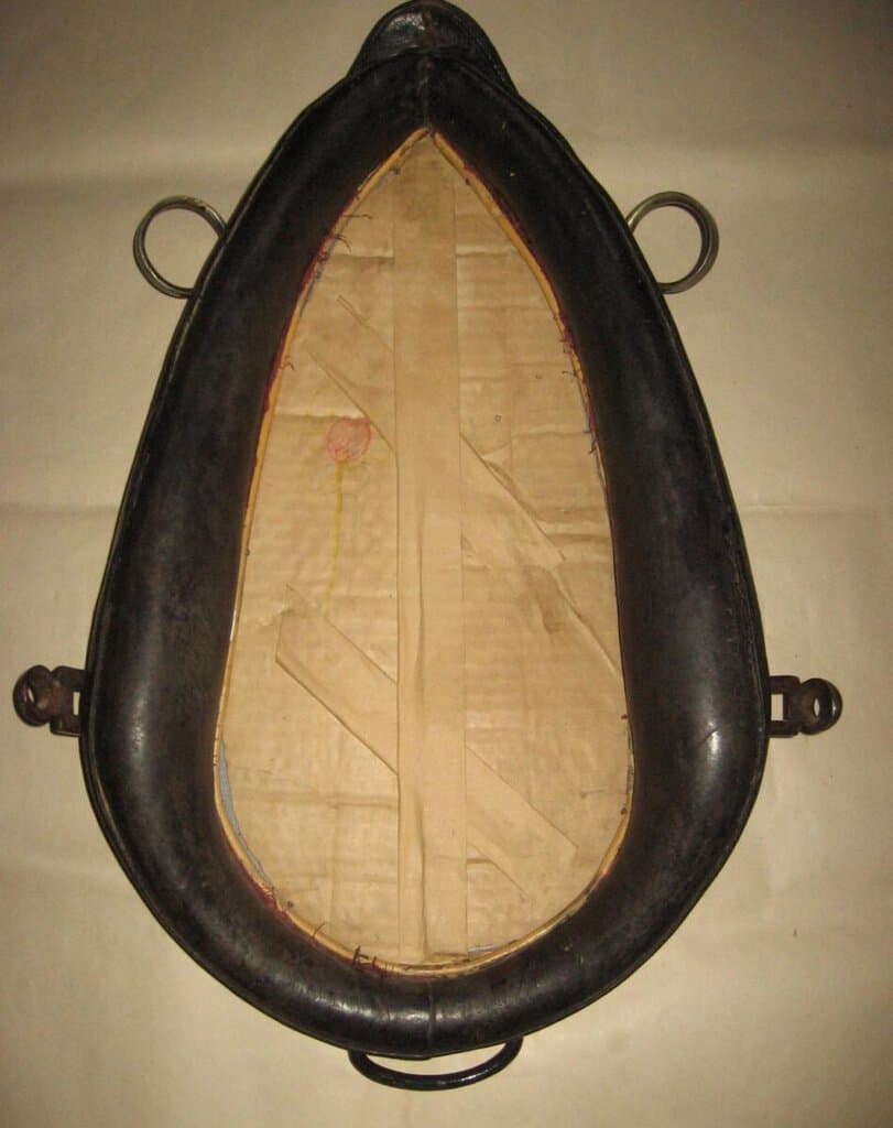 Nafukovací člun k prodeji, vhodný pro vodní sporty nebo rekreaci, bazarová nabídka, ideální stav.