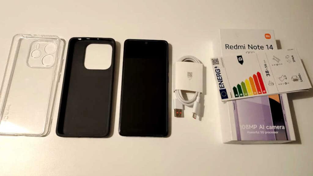 Redmi Note 14 s krytem, nabíječkou a originální krabicí.