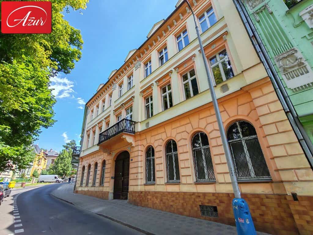 Bazar, nabídka, prodej, nabízím, prodám historickou budovu na prodej.