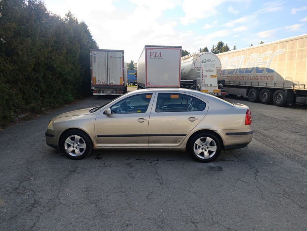 Bazar, nabídka, prodej, nabízím, prodám spolehlivý sedan v dobrém stavu. Ideální pro každodenní použ.