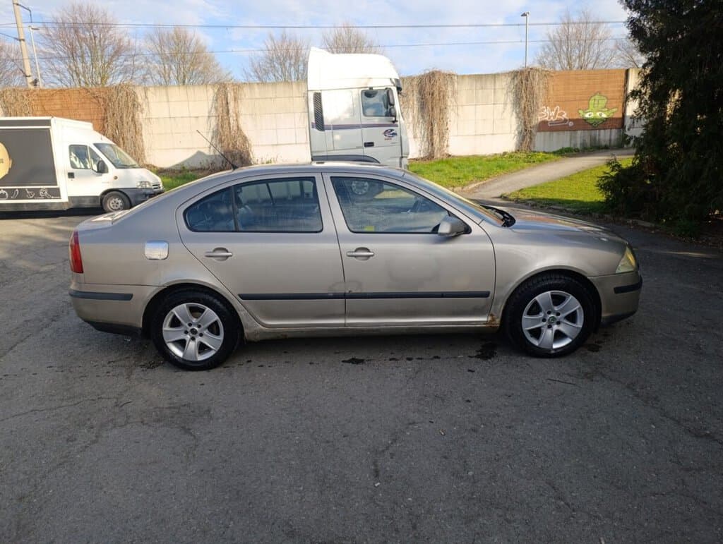 Bazar s ojetým autem, nabídka k prodeji, spolehlivý vůz za výhodnou cenu.