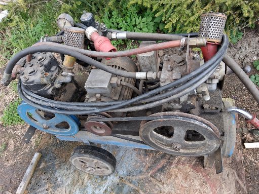 Bazar, nabídka, prodej motocyklového motoru, nabízím starý motor k prodeji.