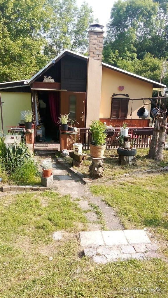 Bazar, nabídka, prodej, nabízím, prodám dřevěný domek na zahradu nebo k chatě.