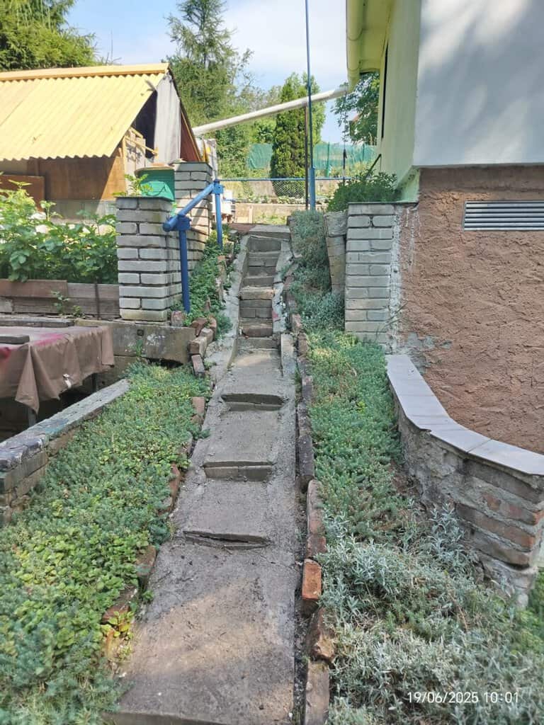 Bazar, nabídka, prodej, nabízím, prodám zahradní chodník.