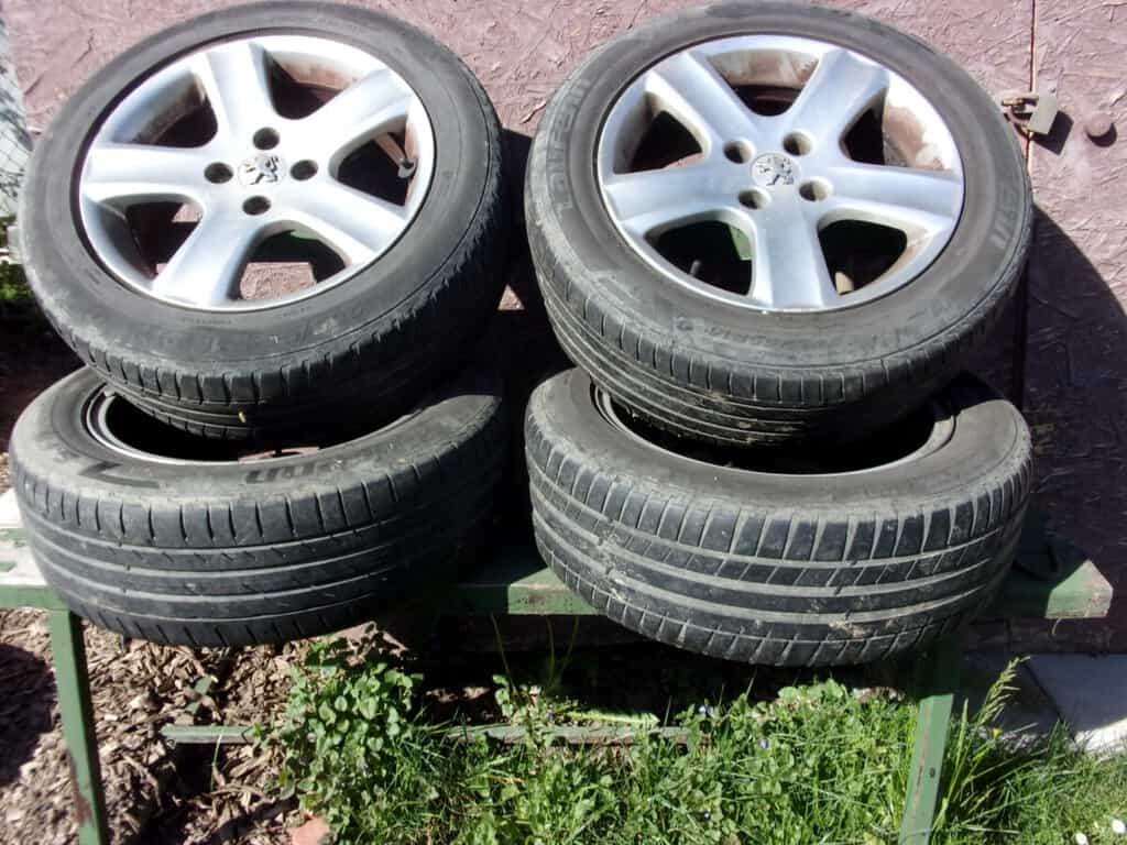 Nabízím sadu pneumatik a disků, prodej, bazar, nabídka.