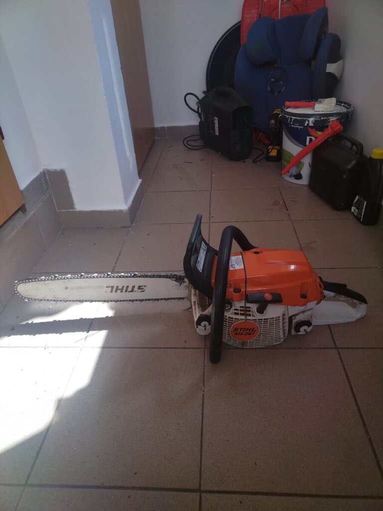 Bazar, nabídka, prodej, nabízím, prodám řetězovou pilu Stihl.