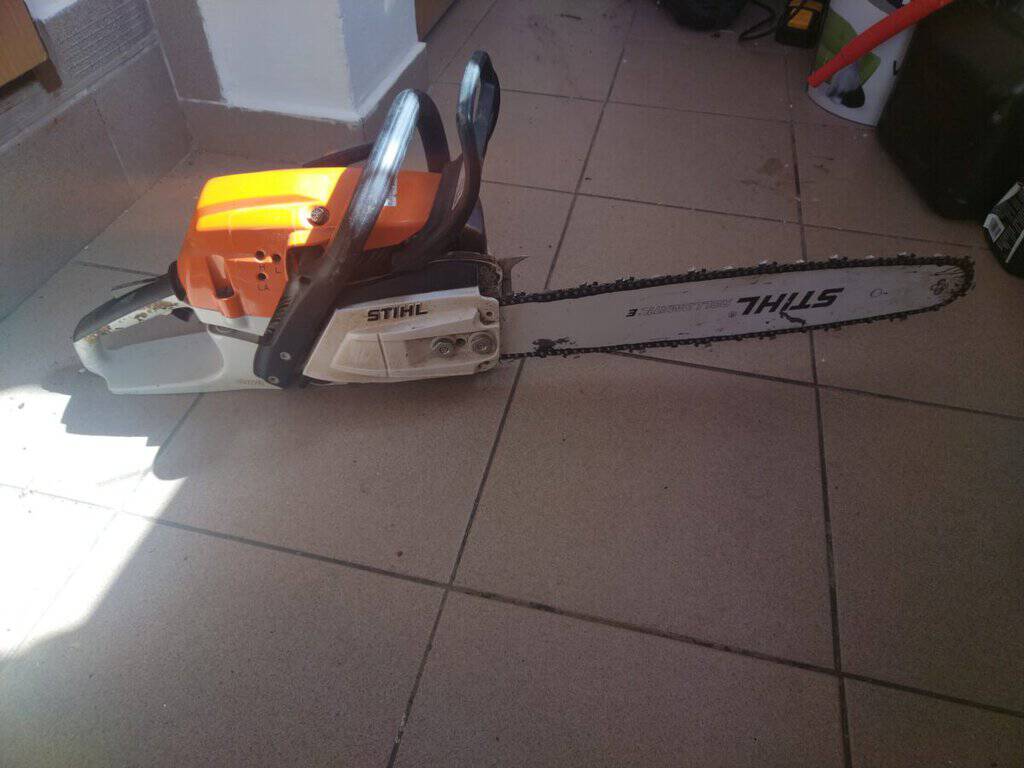 Bazar, nabídka, prodej, nabízím, prodám řetězovou pilu Stihl.