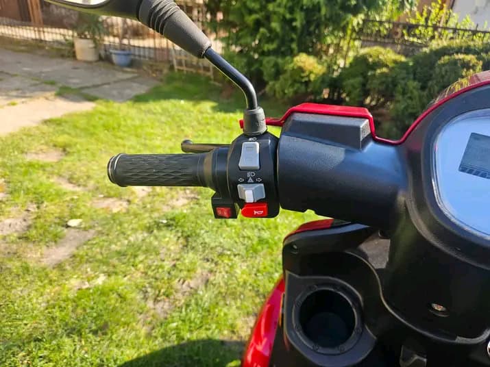 Bazar, nabídka motocyklu k prodeji, nabízím spolehlivý motocykl.