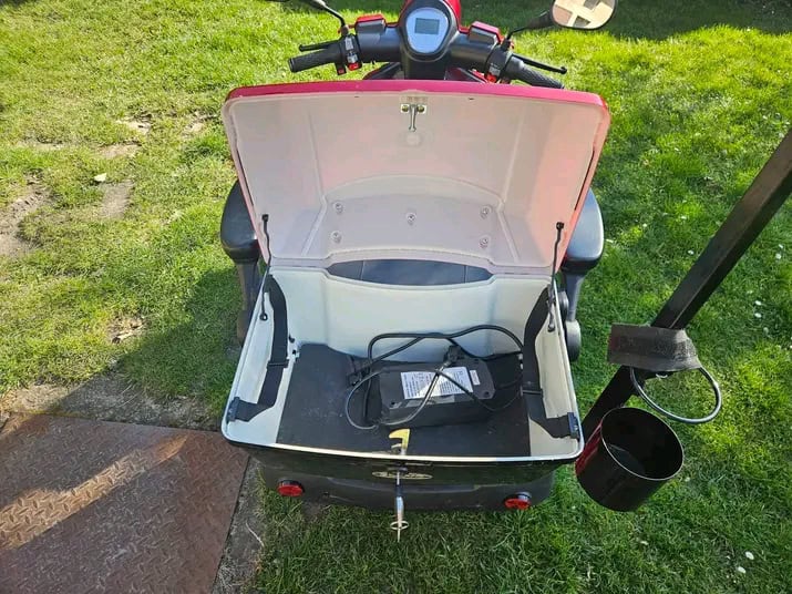 Bazar, nabídka, prodej elektrokoloběžky, nabízím k prodeji.