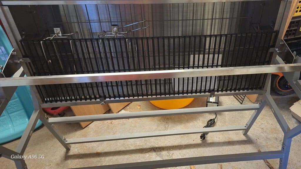 Bazar, nabídka, prodej drátěného regálu na bazarové zboží, nabízím k prodeji.