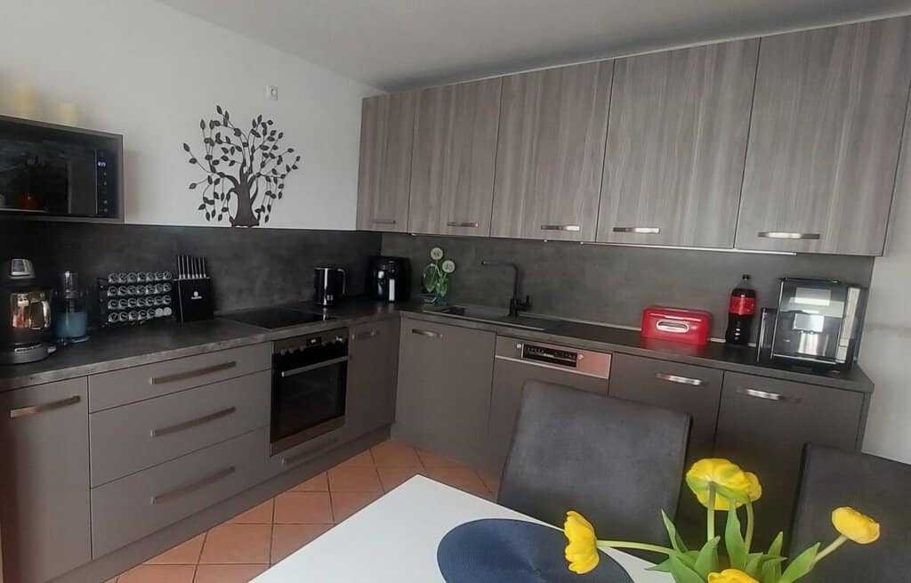 Bazar, nabídka, prodej, nabízím, prodám moderní kuchyňskou linku.