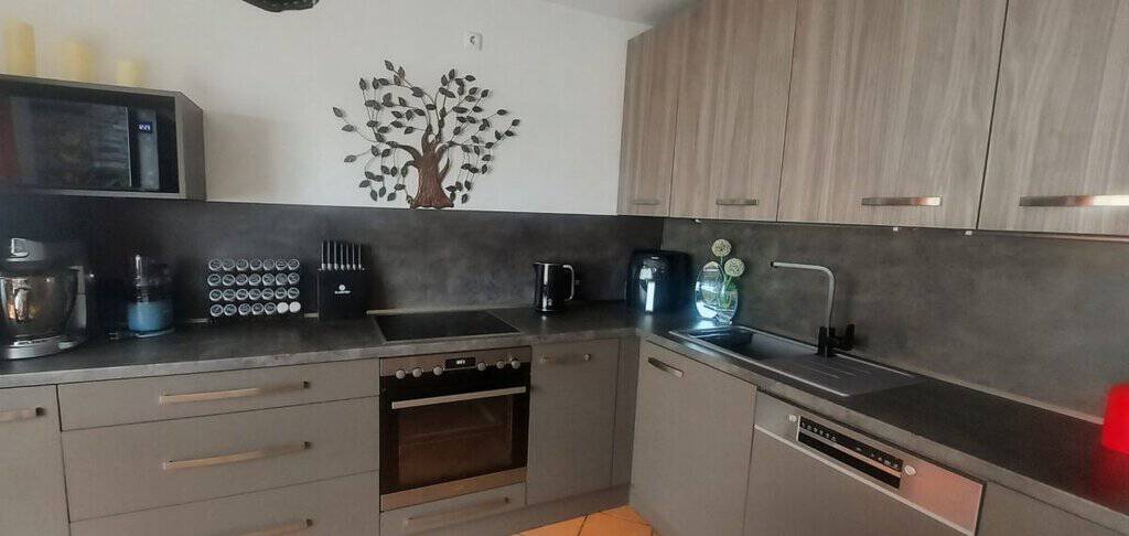 Bazar, nabídka, prodej, nabízím, prodám moderní kuchyňskou linku.