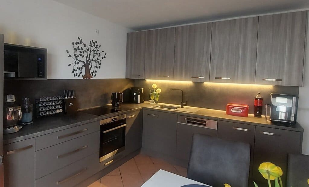 Bazar, nabídka, prodej, nabízím, prodám moderní kuchyňskou linku.