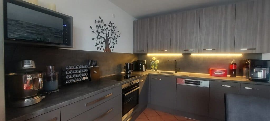 Bazar, nabídka, prodej, nabízím, prodám moderní kuchyňskou linku.