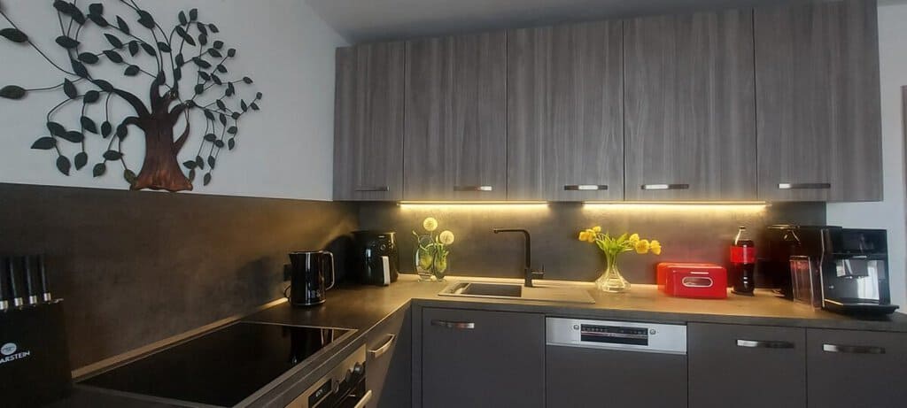 Bazar, nabídka, prodej, nabízím, prodám moderní kuchyňskou linku.