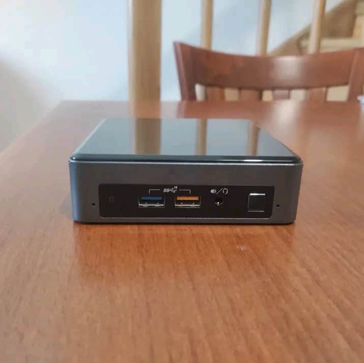 Bazar, nabídka, prodej, nabízím, prodám přenosný počítačový adaptér s USB porty.