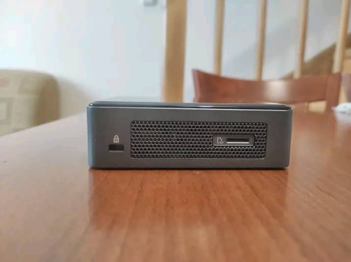 Bazar, nabídka, prodej, nabízím, prodám herní konzoli.