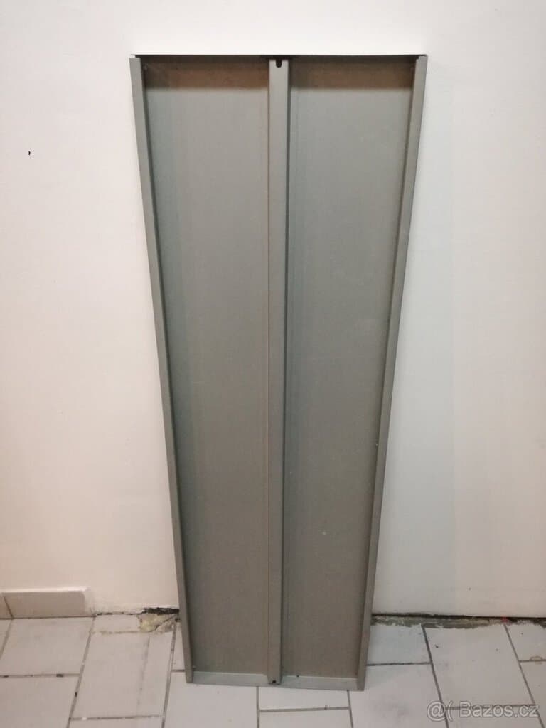 Bazar, nabídka, prodej, nabízím, prodám kovové dveře do skříně.