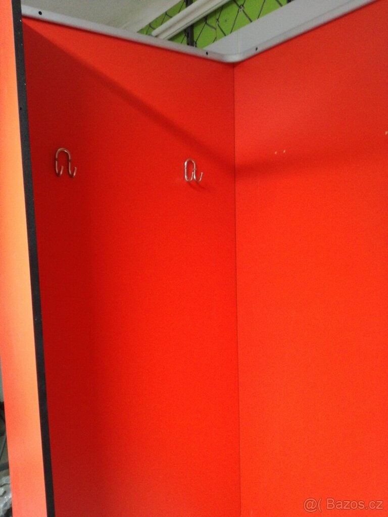 Bazar, nabídka, prodej, nabízím, prodám červené skříně na bazaru.