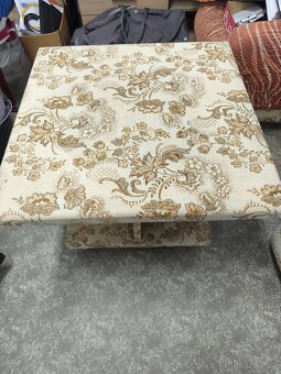 Bazar, nabídka, prodej, nabízím, prodám elegantní koberec s zlatým vzorem.