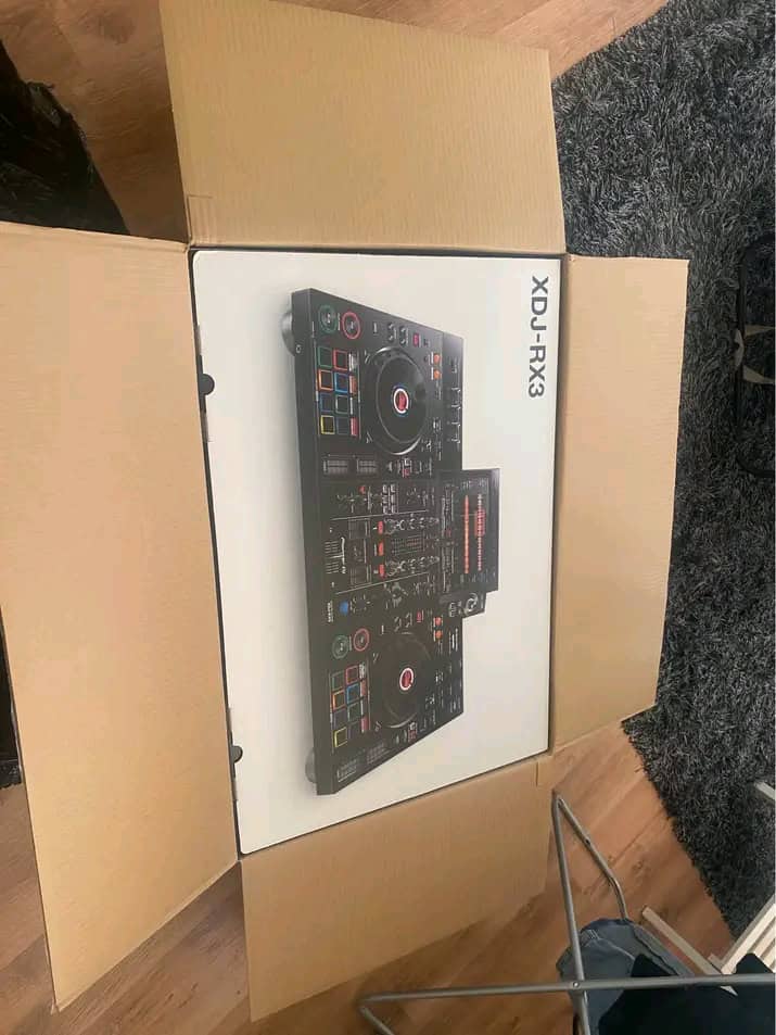 Bazar s DJ technikou nabízí nový DJ kontroler XDJ-XP k prodeji.