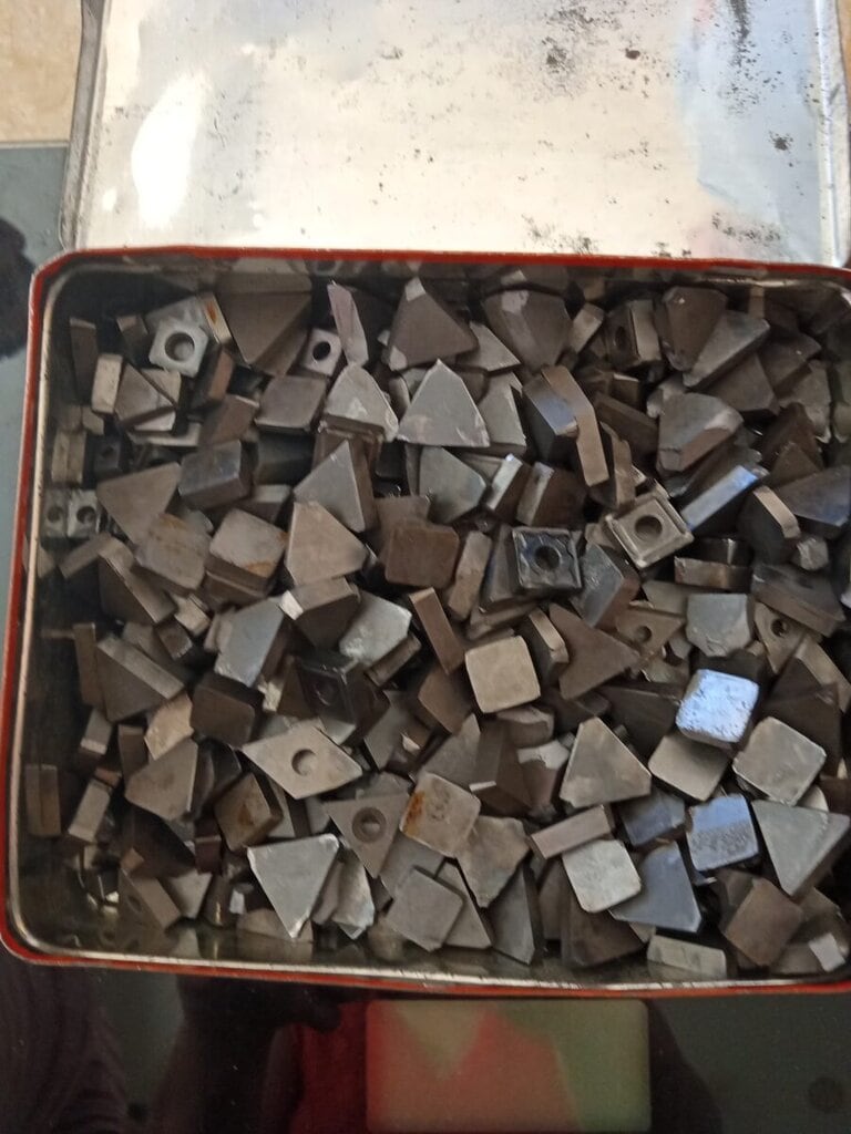 Nabízím kovové díly na prodej v bazaru, skvělé nabídky, prodám různé kusy.