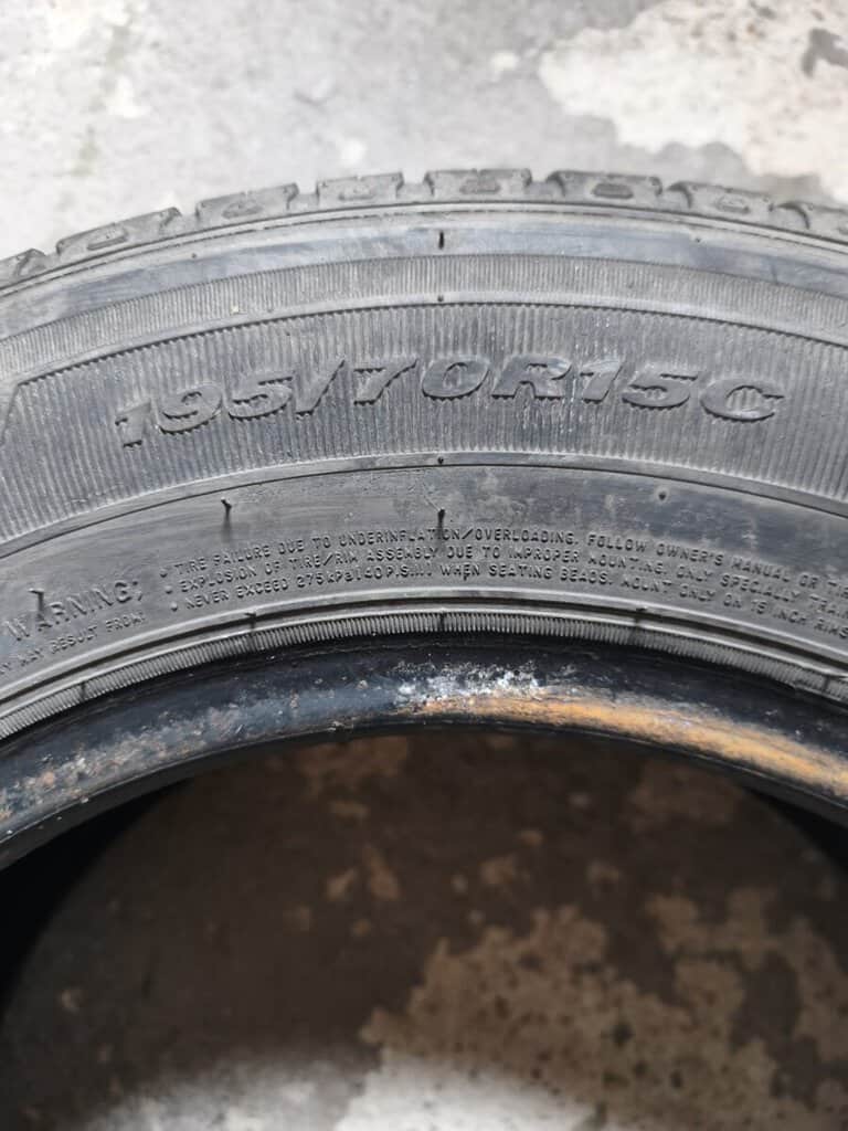 Bazar, nabídka, prodej, nabízím, prodám pneumatiky.