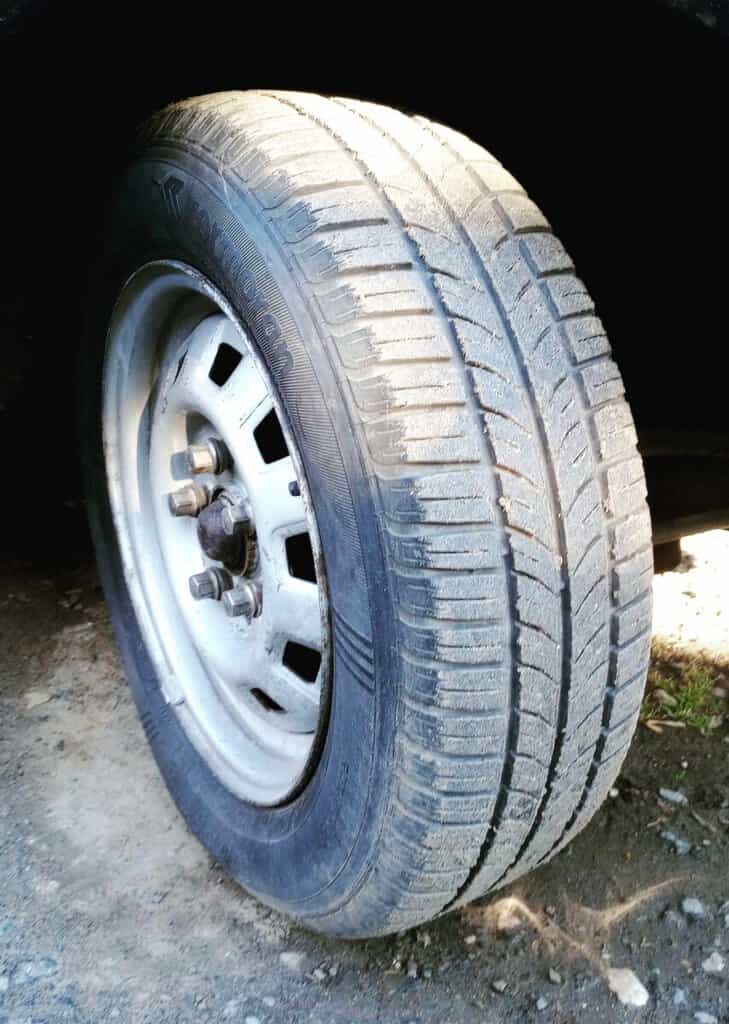 Bazar, nabídka, prodej, nabízím, prodám pneumatiky.