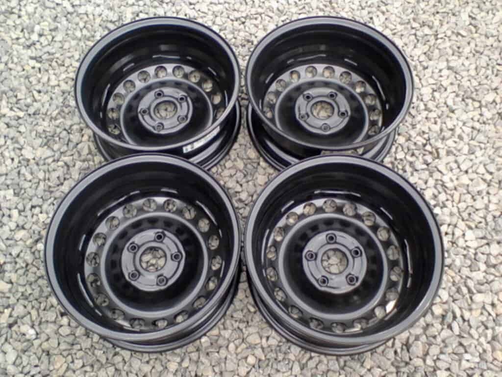 Hliníkové disky na prodej, nabízím s možností výměny nebo koupě. Ideální pro opravu nebo vylepšení v.