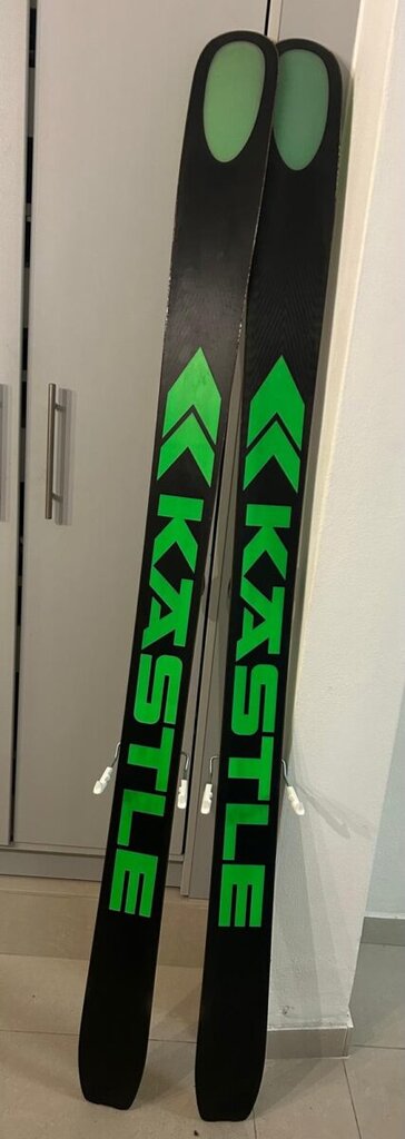 Lyže Kastle na prodej, vhodné do bazaru, nabídka, prodám, ideální na sjezdové lyžování.