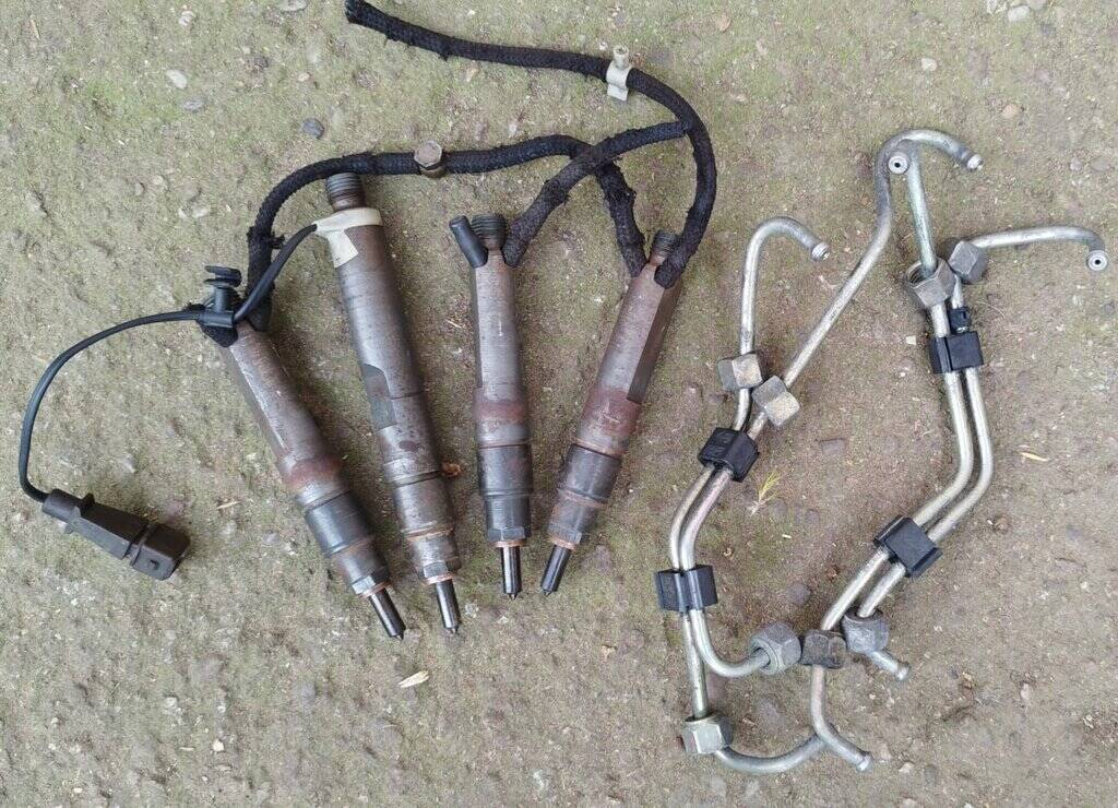 Vstřikovače a palivové trubky pro dieselové motory, vhodné na opravy a výměnu.