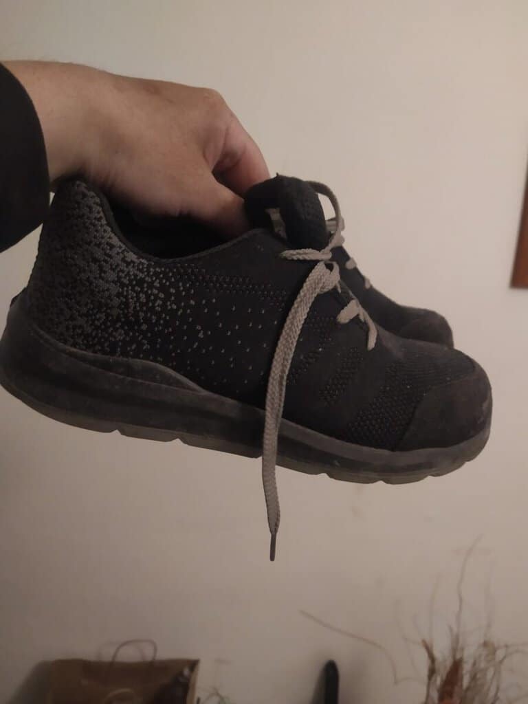 Bazar, nabídka, prodej, nabízím, prodám sportovní boty.