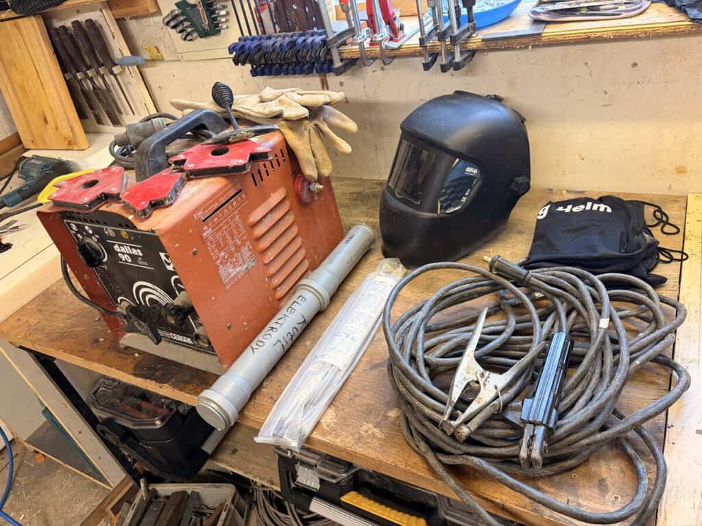 Bazar, nabídka, prodej svářeček a ochranné výbavy, nabízím, prodám.