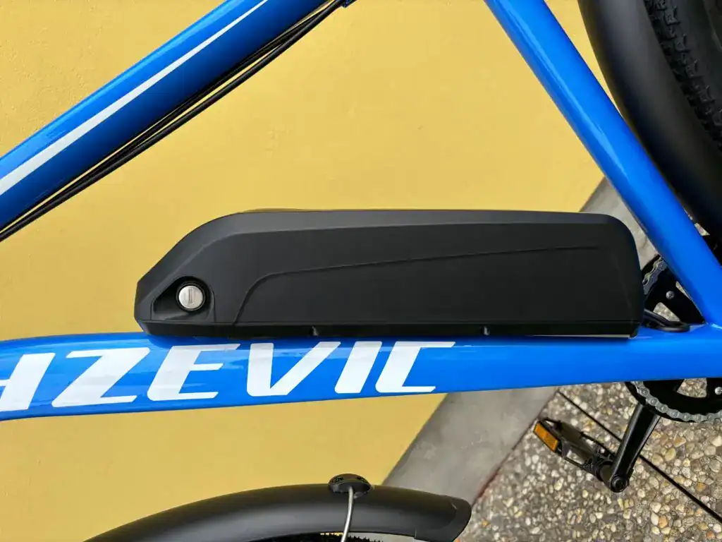 Elektrokolo s 29" koly a dvěma bateriemi, kompletní výbava, detail motoru.