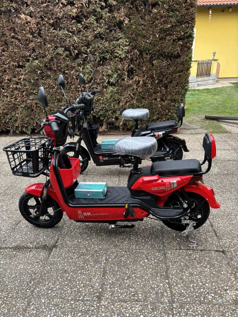 Bazar, nabídka, prodej elektroskútru a motocyklu, nabízím k prodeji.