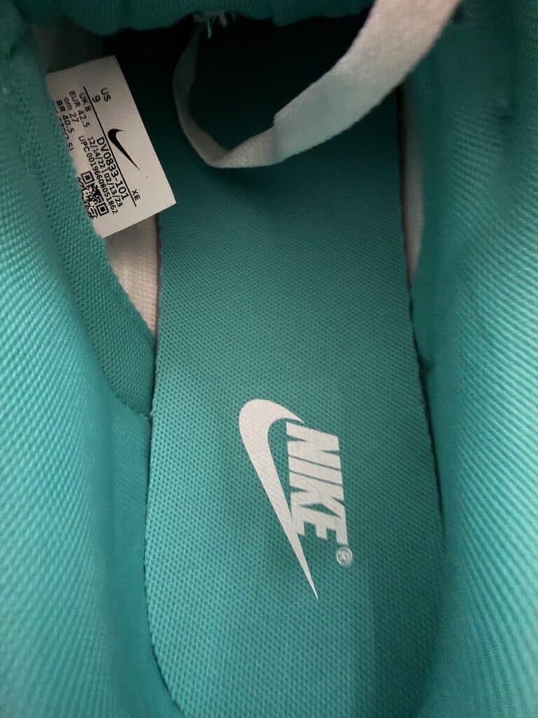 Bazar s oblečením a obuví, nabídka sportovních bot Nike, prodám kvalitní boty za výhodnou cenu.