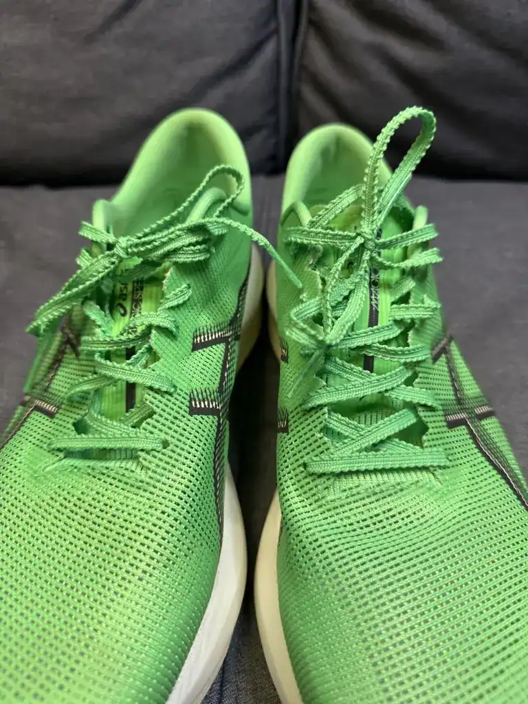 Asics běžecké boty MAGIC SPEED 5 v zelené barvě, lehké a pohodlné na dlouhé tratě.