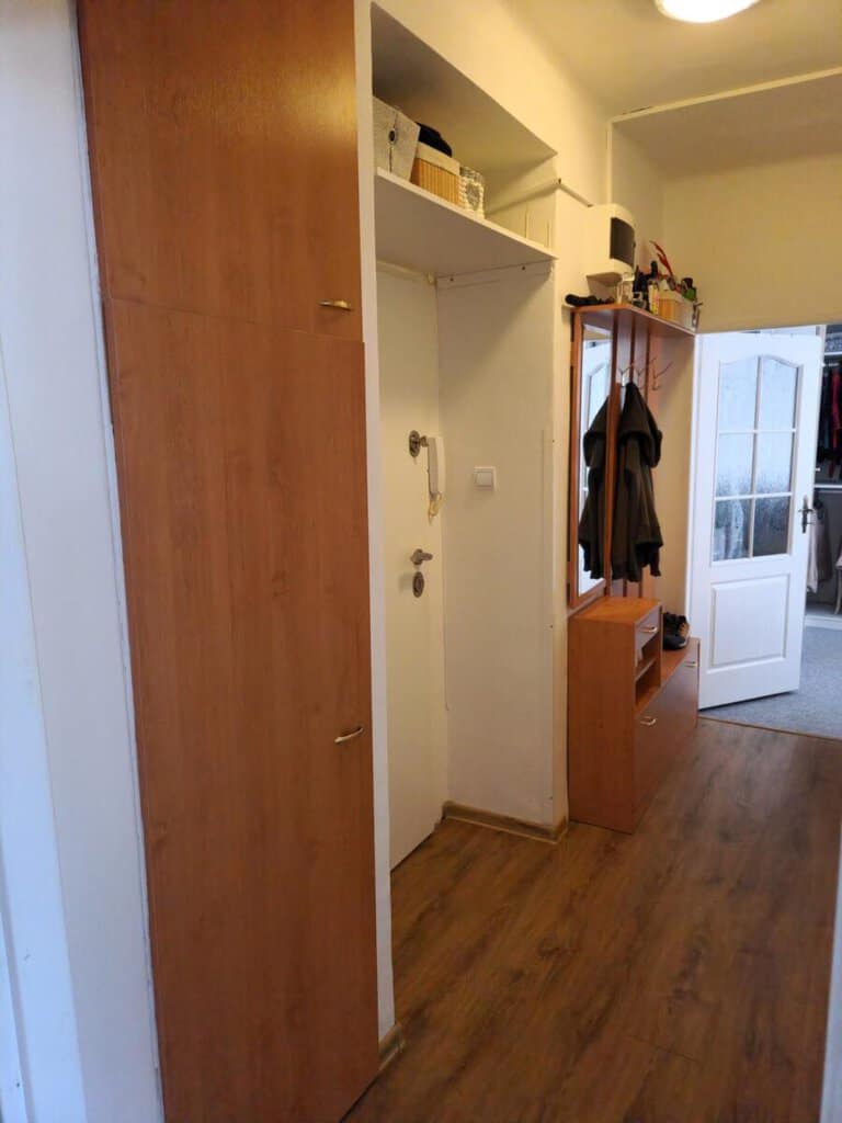 Bazar, nabídka, prodej, nabízím, prodám - předsíň v bytě 2+1 v Ostravě-Porubě.