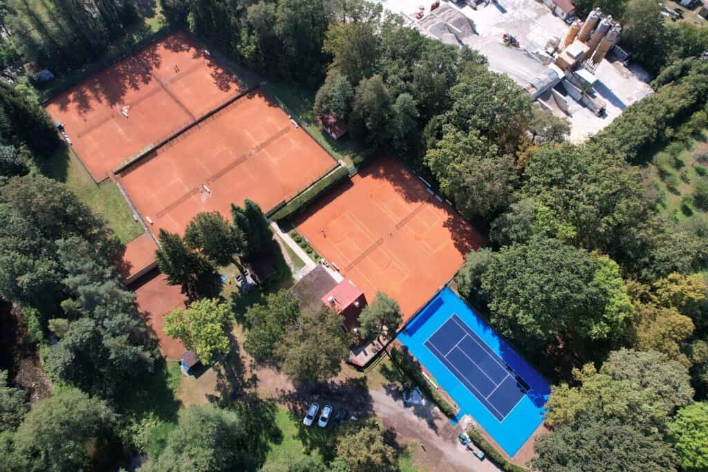 Bazar s tenisovými kurty, nabídka, prodej, nabízím, prodám.