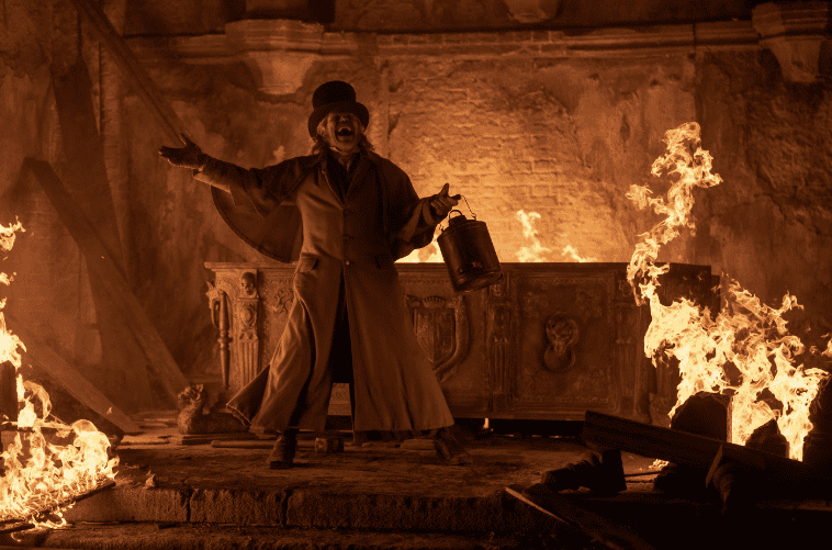 Bazar nabídka prodej, nabízím filmová scéna s ohněm a postavou.